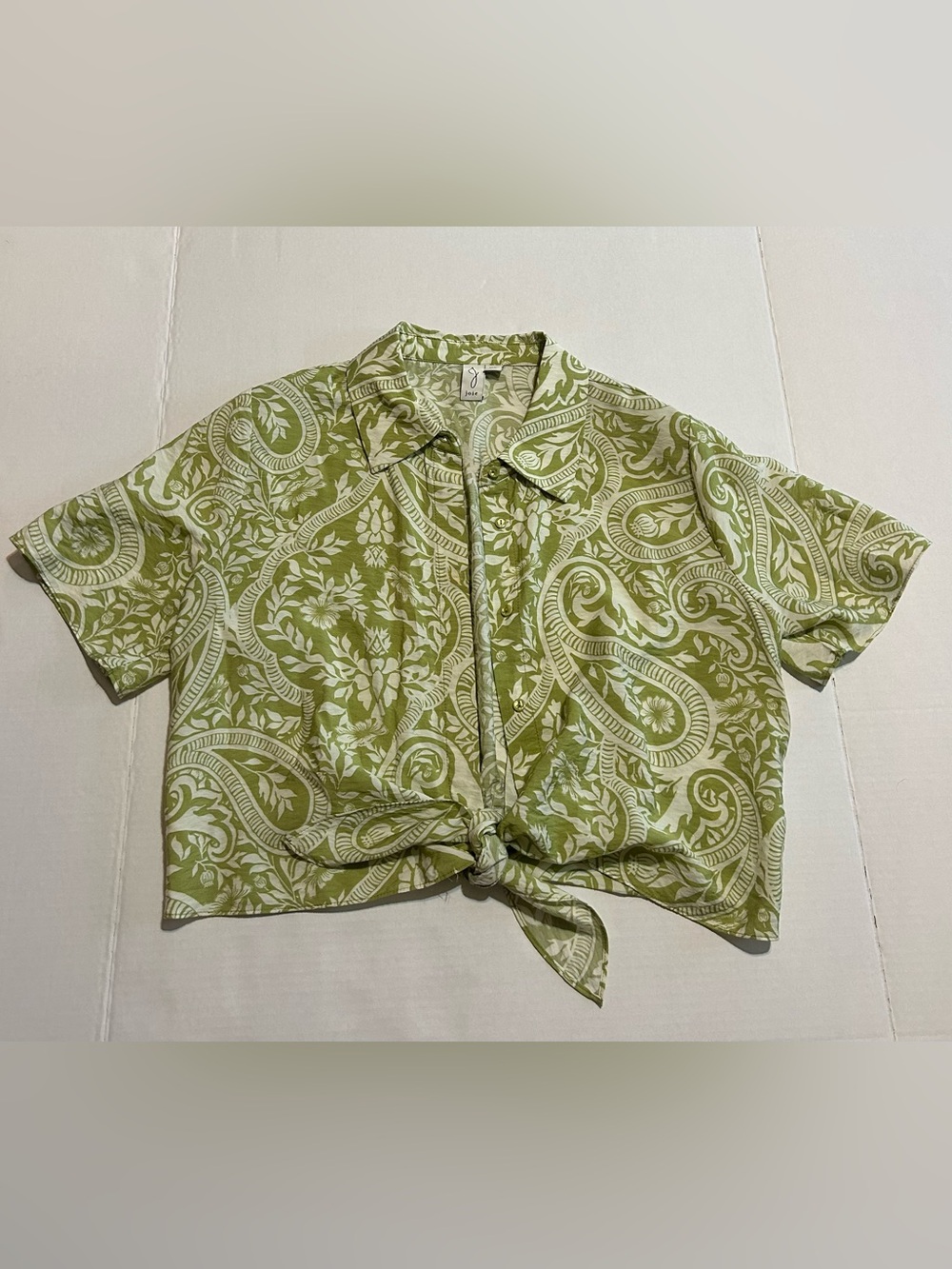 Joie Light Green and Cream Paisley Button-Up Top Perfect for Summer!